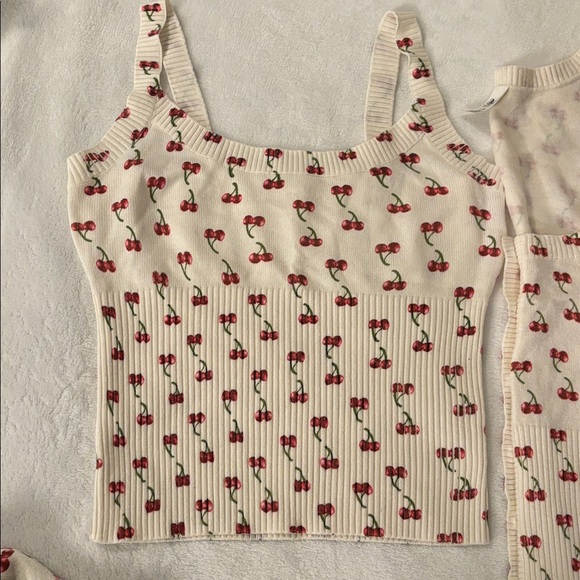 Frankie’s bikinis X pink cherry 3 pieces sweater tank top shorts set size M - Picture 2 of 3